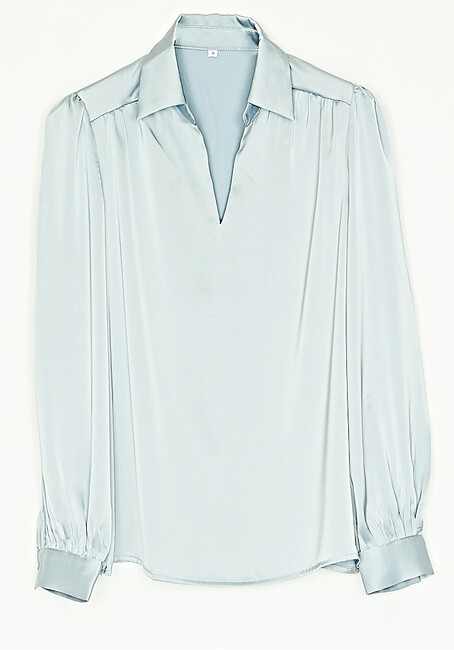 toynik-me-v-sto-stithos-kai-giaka-gkri-cuca.gr