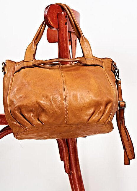 bag-leather-with-many-form-of-grasp-cuca.gr