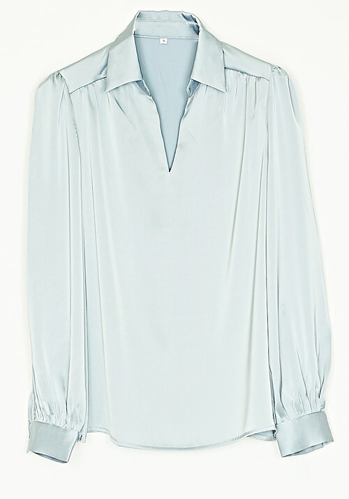 toynik-me-v-sto-stithos-kai-giaka-gkri-cuca.gr